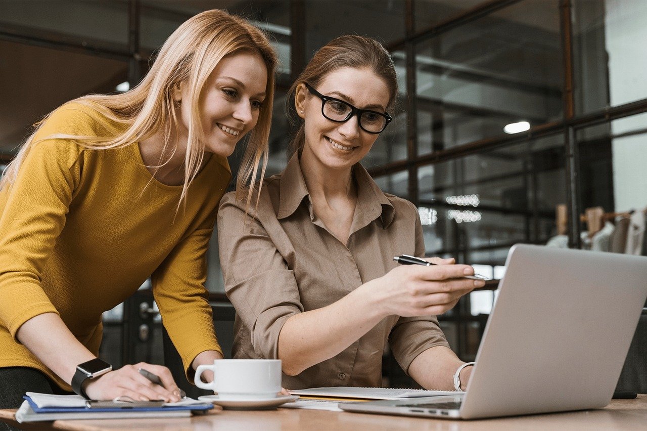 https://www.dhw-stb.de/wp-content/uploads/2025/01/women-working.jpg